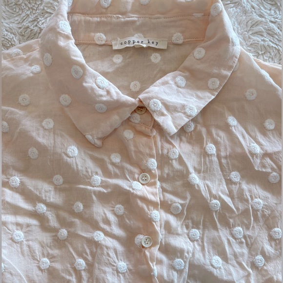 Copper Key Pastel Peach Sheer Textured Polka Dot Button Down Top Size Med - Picture 6 of 8